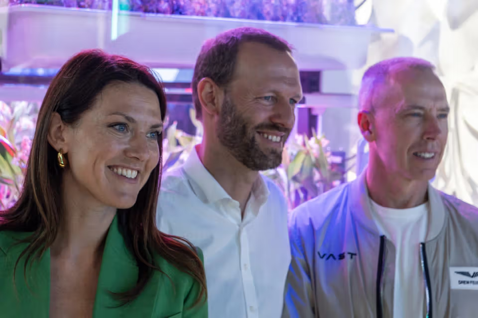 Barbara Belvisi, Olivier Rolland (Global Director Strategic Initiatives, L'Oréal), Andrew J. Feustel (Lead Astronaut, Vast)